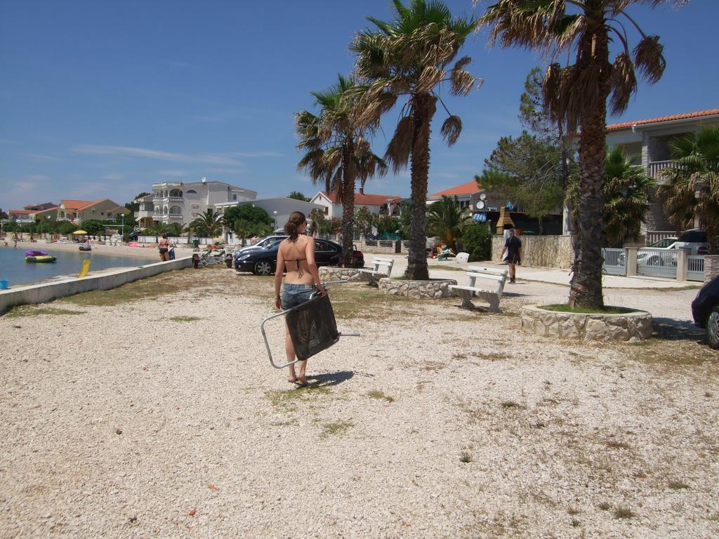 Deby Beach House Вир Екстер'єр фото