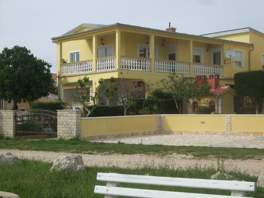 Deby Beach House Вир Екстер'єр фото