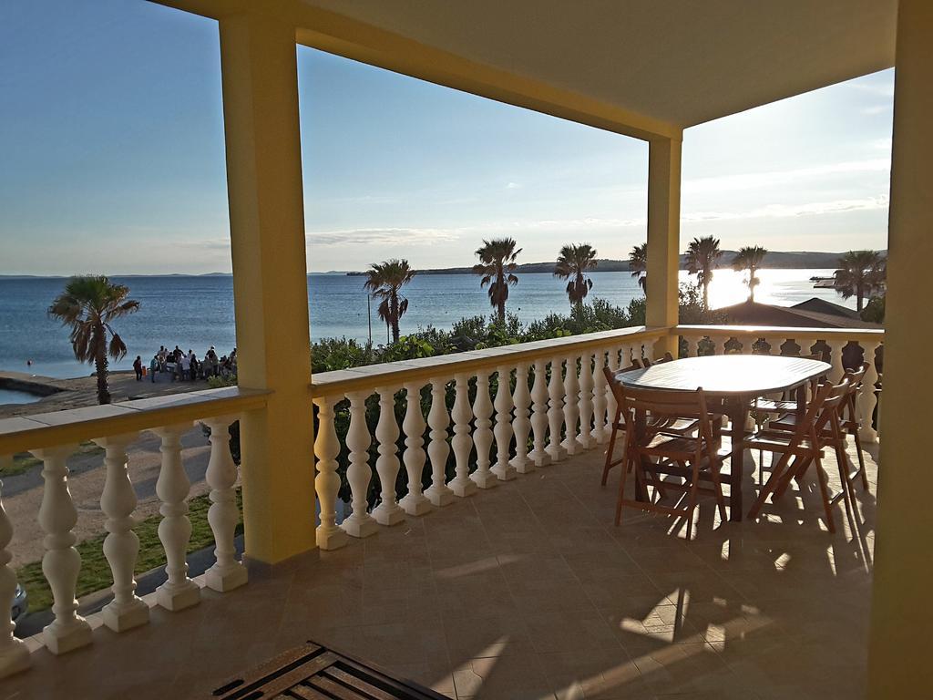 Deby Beach House Вир Екстер'єр фото